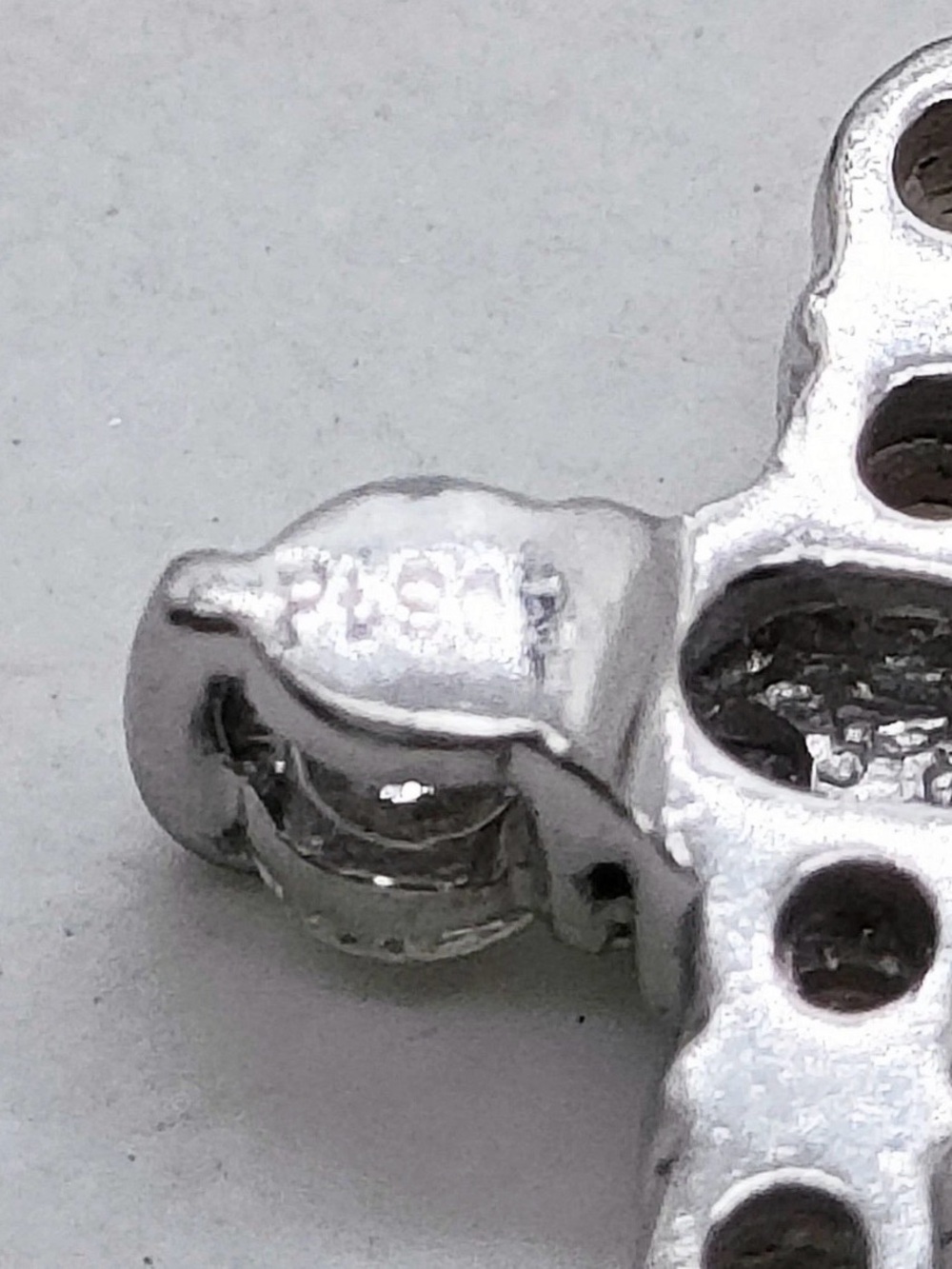 Diamond Cross Pendant in platinum - Sparkling White - Picture 6 of 7
